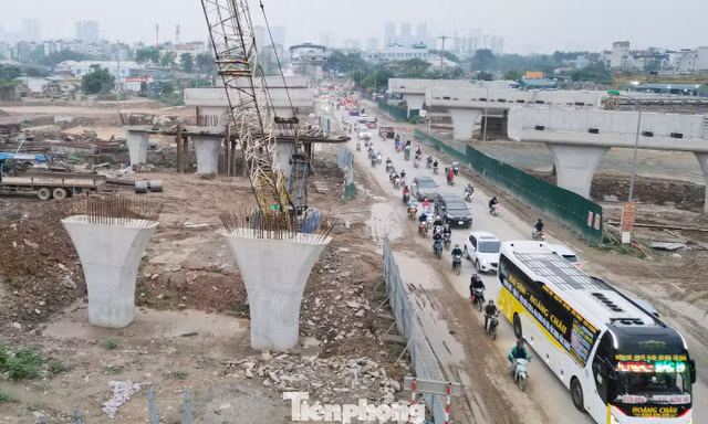 Công trường nút giao QL6-Vành đai 4 thiếu an toàn, gây bụi bẩn, ùn tắc