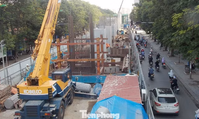 Yêu cầu thu hẹp hàng rào 5 vị trí thi công dự án Metro Nhổn - ga Hà Nội
