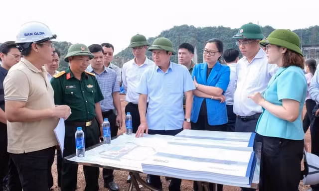 Phó Thủ tướng Lê Tiến Châu kiểm tra tiến độ xây dựng 3 trường nội trú tại Cao Bằng