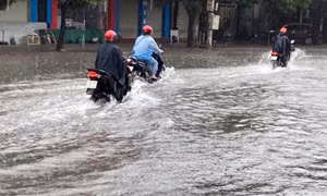 Miền Trung sắp đón mưa lớn, cảnh báo ngập úng, sạt lở