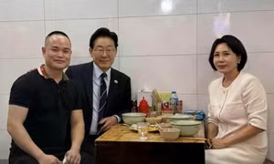 'Phở Tổng thống, bia tỷ phú, bún chả Obama' ở Hà Nội
