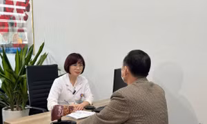 Nhiễm đồng thời sán lá gan lớn và giun đũa chó mèo vì thói quen xấu