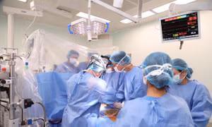Hai món quà sự sống cùng lúc đổ về một bệnh viện, hàng trăm y bác sĩ bước vào cuộc đua sinh tử