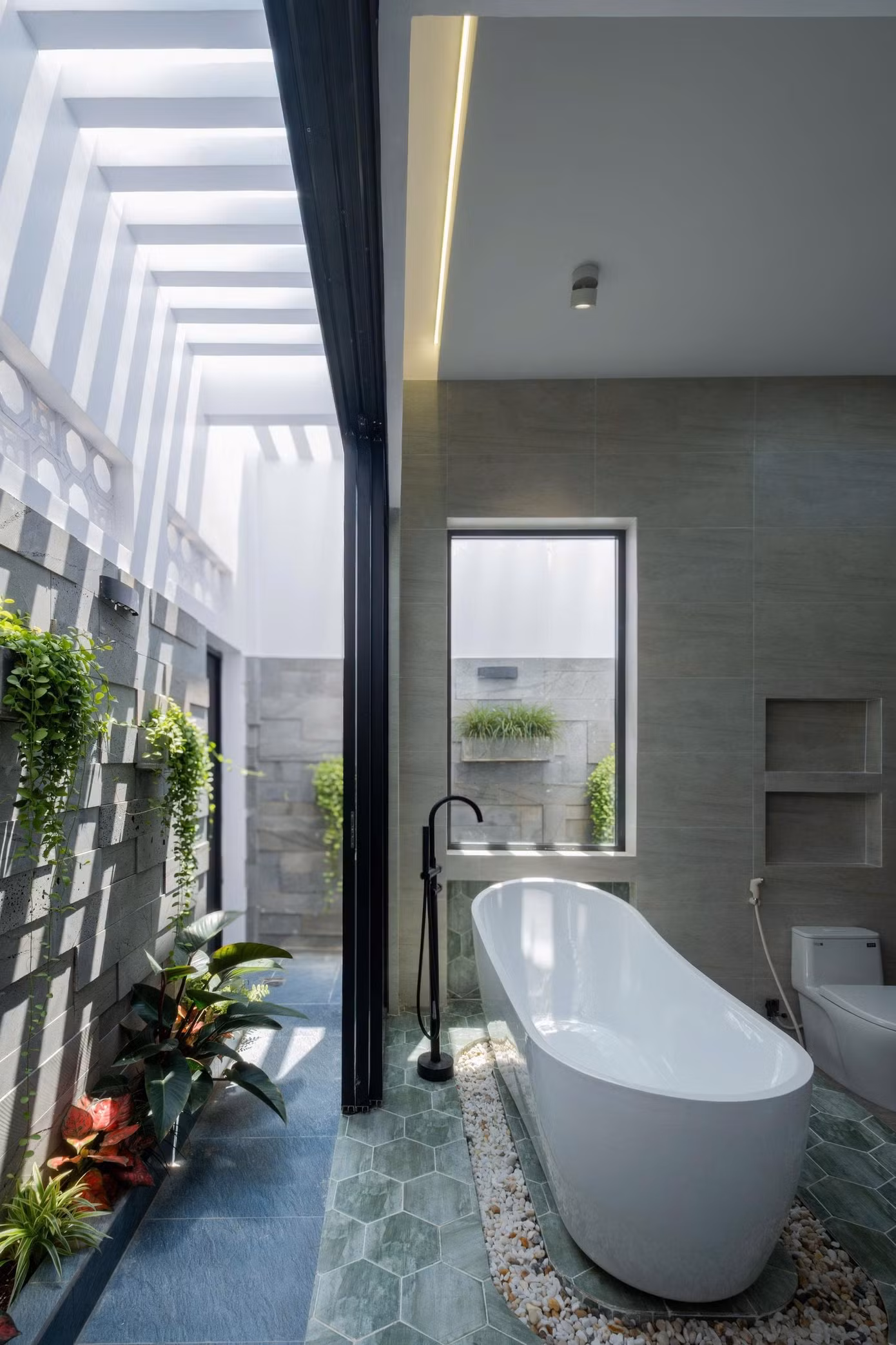 img-1753693251288-1753776031195.jpg