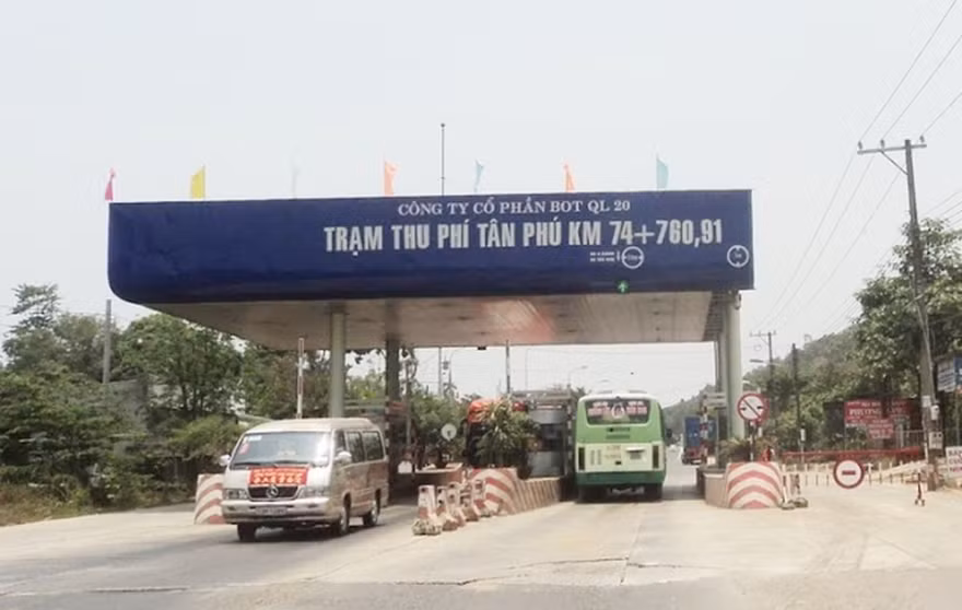 Trạm thu phí Tân Phú sẽ dừng thu phí từ chiều 20/10. Ảnh minh hoạ.