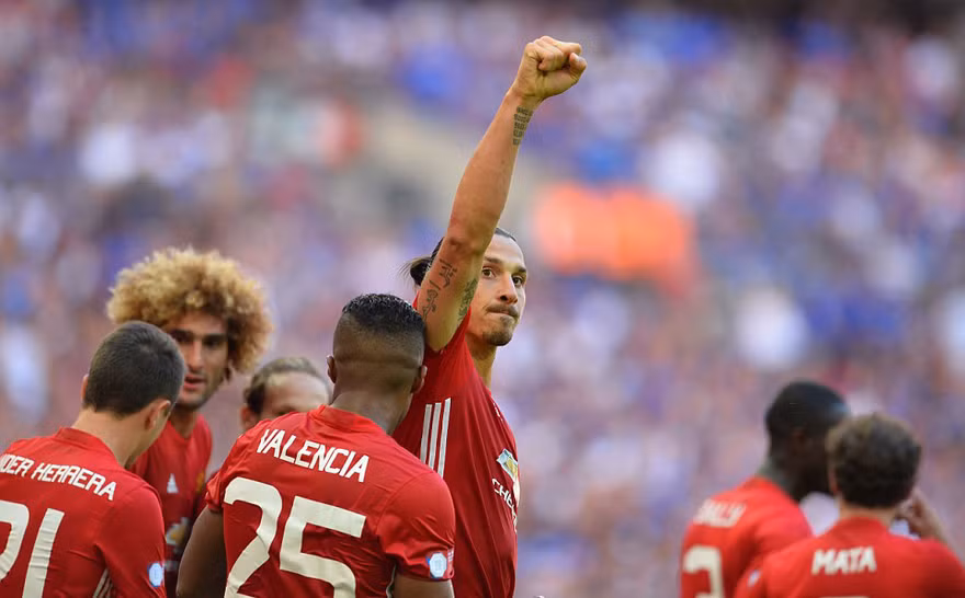Ibrahimovic ghi bàn thắng quyết định, giúp M.U đoạt Siêu Cup Anh.