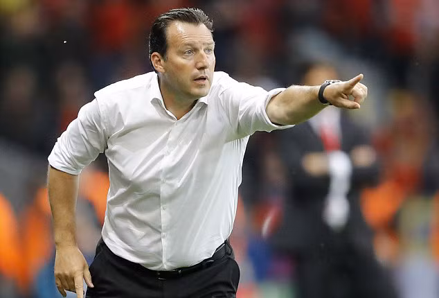 HLV Wilmots đối mặt nguy cơ bị sa thải.