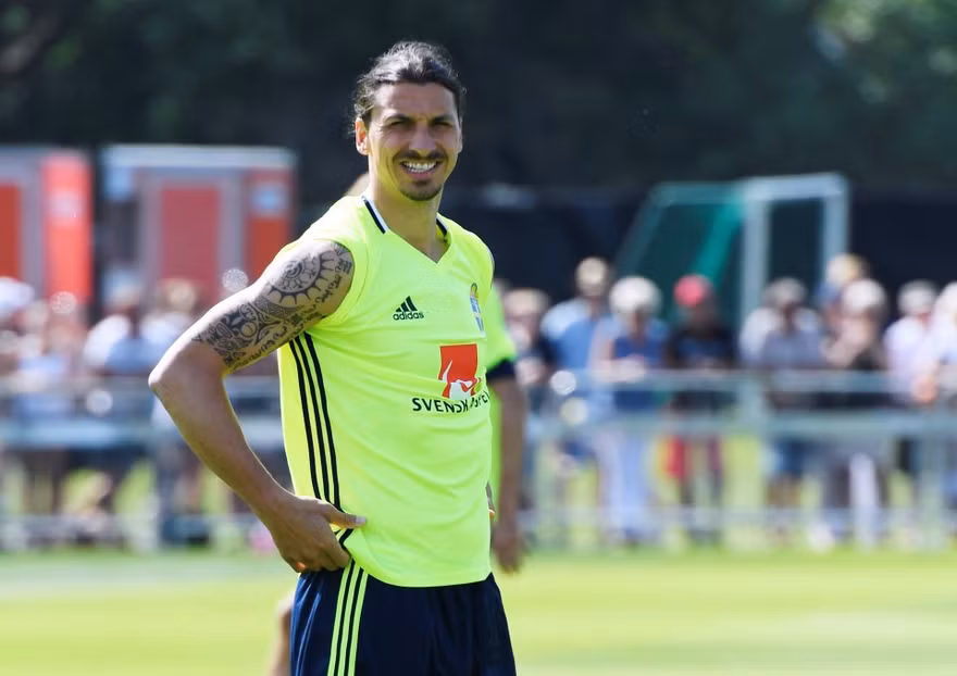 Zlatan Ibrahimovic chưa gia nhập M.U vì muốn chờ thêm 1 triệu bảng tiền thưởng từ PSG.