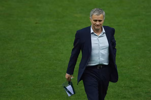 HLV Mourinho lại gây sức ép lên M.U.