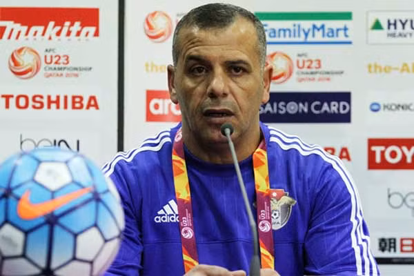 HLV Jamal Abu-Abed của ĐT Jordan.