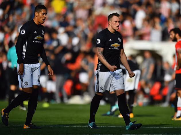 Jones và Chris Smalling sẽ đá cặp trung vệ ở chung kết FA Cup.