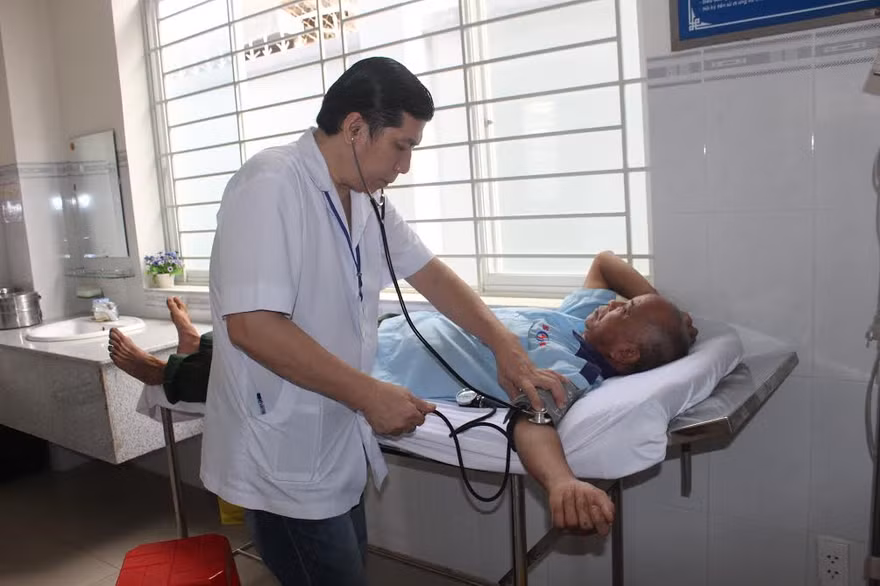Không có chuyện khống chế bình quân lượt khám bệnh và đơn thuốc cho y tế xã. Ảnh minh hoạ: Internet