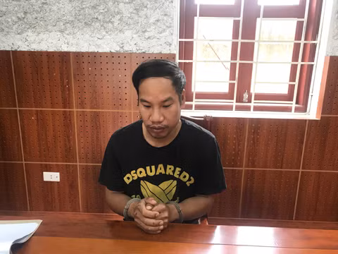 Đối tượng Mạnh tại cơ quan công an .Ảnh: Nguyệt My