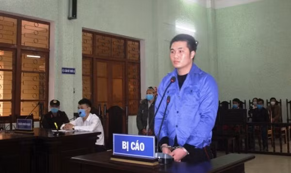 Bị cáo Khèn ra tòa, lĩnh án 7 năm tù về hành vi lừa người qua biên giới, đòi tiền chuộc .Ảnh: T. Mạnh 