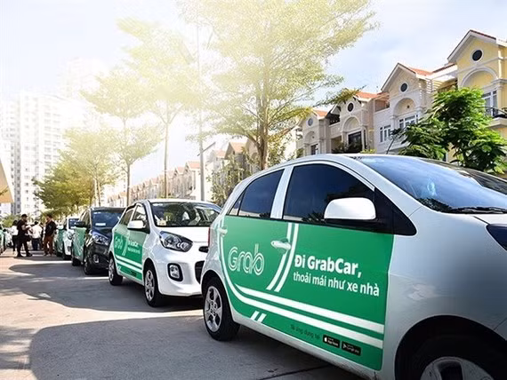 Grab sẽ phải gắn biển “taxi điện tử”?