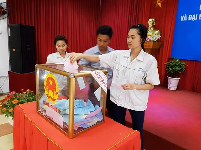 Cử tri đi bầu cử ngày 22/5. Ảnh TP