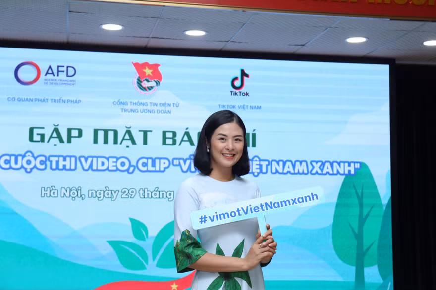 Hoa hậu Ngọc Hân tại Lễ phát động cuộc thi "Vì một Việt Nam xanh"