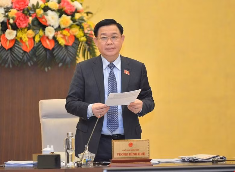 Chủ tịch Quốc hội Vương Đình Huệ phát biểu tại phiên họp Uỷ ban Thường vụ