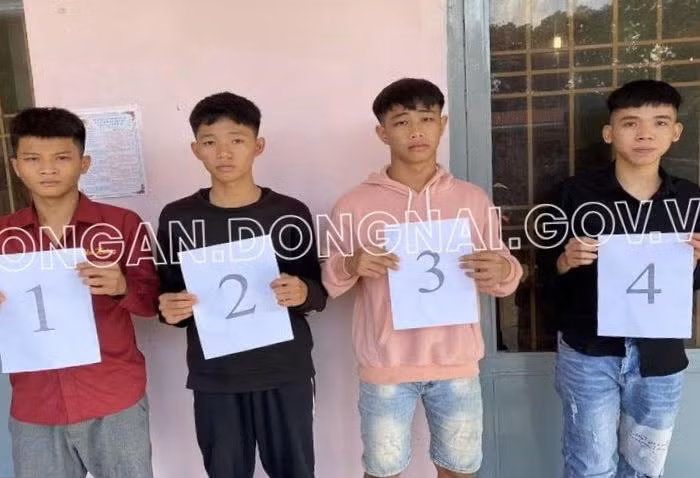 Hai người bị chém thương vong vì giành hát karaoke