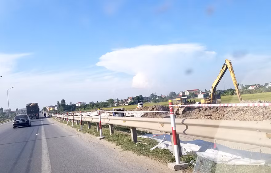 Thi công đoạn cao tốc Cao Bồ - Mai Sơn, 1 trong các đoạn cao tốc Bắc - Nam phía Đông. Ảnh minh hoạ.