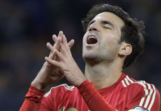 Fabregas trải qua trận thứ 100 trong màu áo ĐT Tây Ban Nha thật đáng quên.