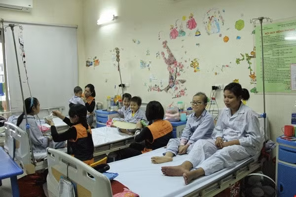 Bệnh nhân Thalassemia điều trị tại Viện Huyết học và truyền máu TƯ. Ảnh: Internet