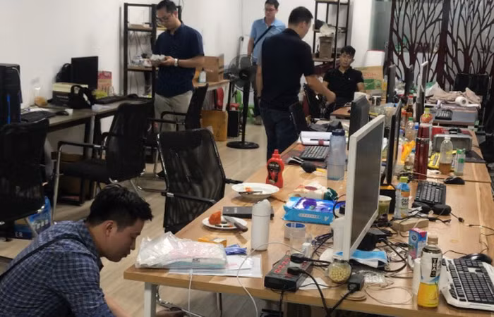 Cảnh sát khám xét đại bản doanh của đường đường dây đánh bạc "Nổ hũ"