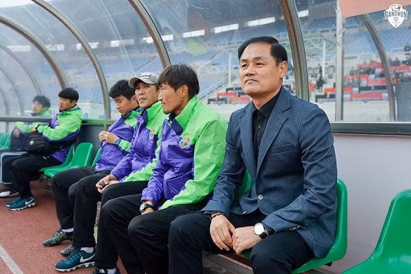 HLV Choi Yun-kyum từng dẫn dắt HAGL trong quá khứ.