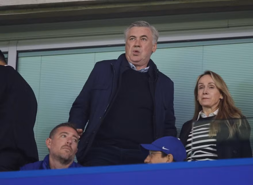 HLV Ancelotti dự khán trận Chelsea vs Roma.
