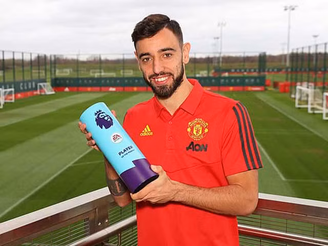 Bruno Fernandes giành giải thưởng Cầu thủ xuất sắc nhất Premier League tháng 6.