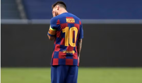 Messi cảm thấy xấu hổ khi cùng Barcelona thua thảm Bayern Munich.