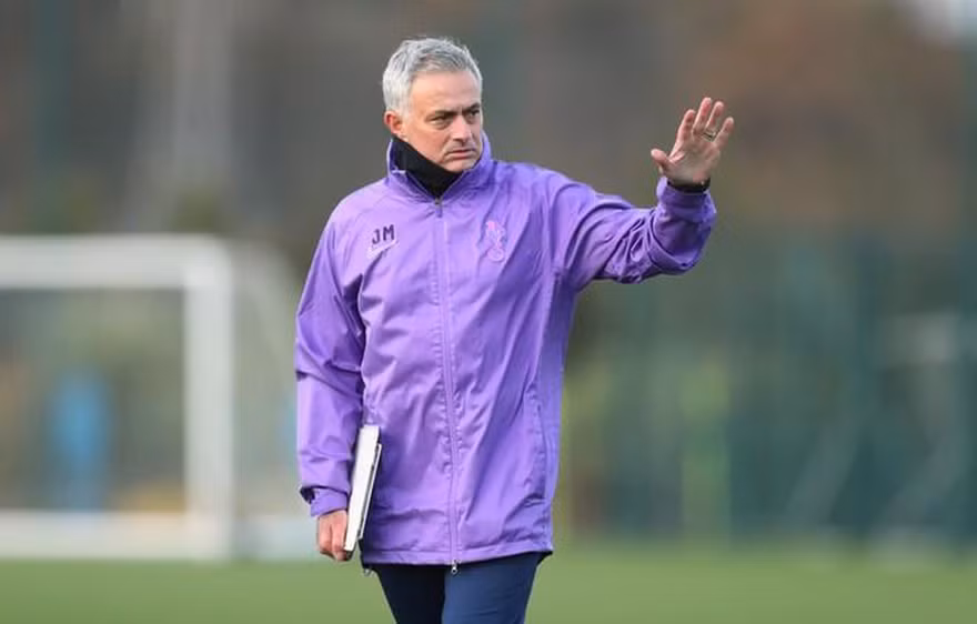 HLV Jose Mourinho không hài lòng với đội hình hiện tại của Tottenham.