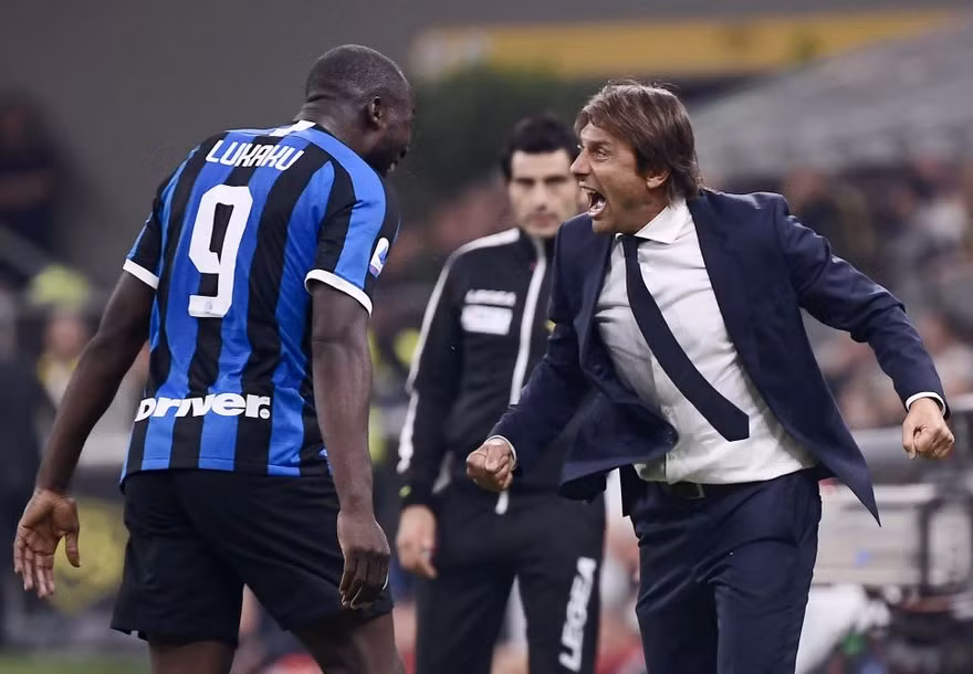 HLV Antonio Conte hết lời ca ngợi Romelu Lukaku.