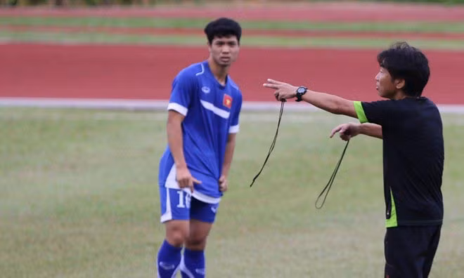 HLV Miura và Công Phượng. Ảnh: Zing