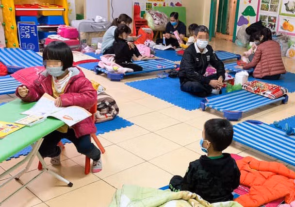Nhiều trẻ em phải cách ly tập trung do ảnh hưởng của dịch COVID-19. Ảnh minh hoạ.