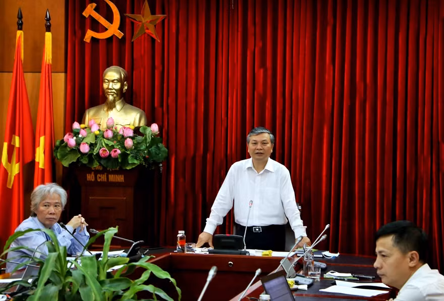 Thứ trưởng Bộ Nội vụ Nguyễn Trọng Thừa phát biểu tại phiên họp
