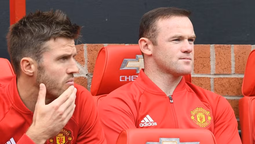 Wayne Rooney, Michael Carrick vắng mặt ở trận đấu với St Etienne rạng sáng mai.