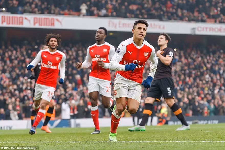 Alexis Sanchez lại tỏa sáng rực rỡ.