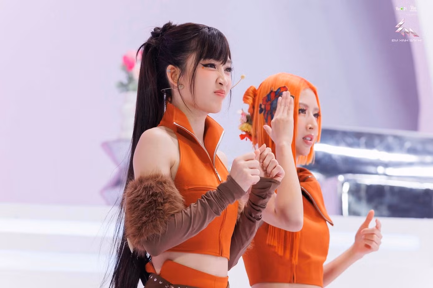 em-xinh-say-hi-live-stage-3-juky-san-shyn.jpg