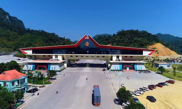 Thông tin cửa khẩu ở Lạng Sơn dừng thông quan dịp Tết