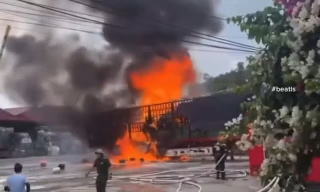 Lạng Sơn: Điều tra vụ xe tải bốc cháy ngùn ngụt giữa trưa nắng