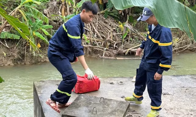 Dùng máy bơm xăng dưới bể nước làm 4 người thương vong