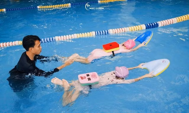 Quảng Ninh mở lớp dạy bơi miễn phí cho trẻ em dịp hè