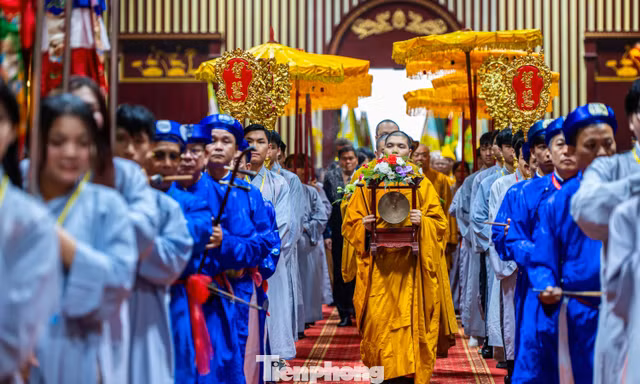 Hàng nghìn người khai hội Yên Tử 2026