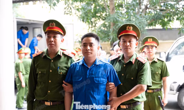 [VIDEO] An ninh thắt chặt tại phiên xét xử Bùi Đình Khánh và băng nhóm ma túy