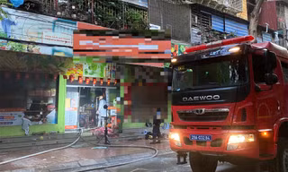 Cháy quầy thu ngân cửa hàng tầng 1 khu tập thể lúc rạng sáng