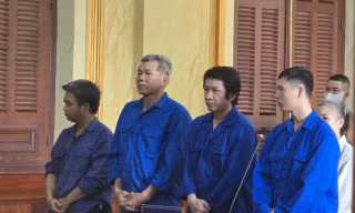 Các bị cáo tại phiên tòa.