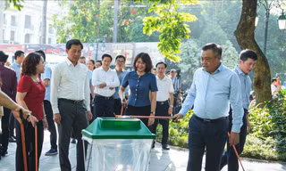 Hà Nội triển khai chiến dịch tổng vệ sinh môi trường quy mô lớn: Mỗi người dân là một chiến sĩ môi trường