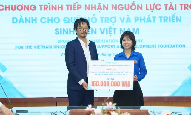Tiếp nhận nguồn lực hỗ trợ học sinh, sinh viên khó khăn