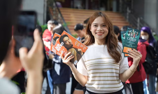 Đêm nhạc 'Chạm Việt Nam' - không gian âm nhạc kết nối, lan tỏa tình yêu nước trong giới trẻ